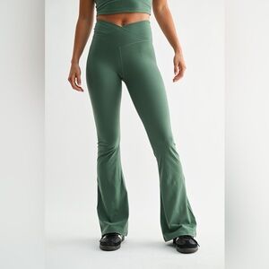 Mono B Silky Pine Crossover Waist Yoga Pants